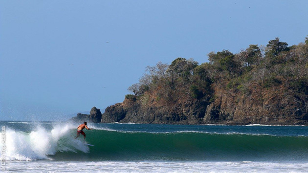 Super vagues, côté Pacifique ou Caraïbes selon les reports, du surf au bon endroit au bon moment
