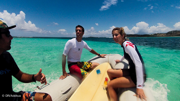 Session surf avec votre agent local Adékua à Saint Martin