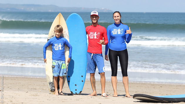 vacances avec du surf pour la famille à Bali Indonésie