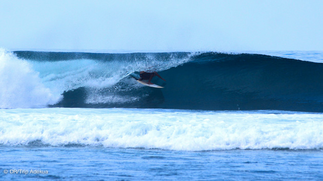 encore une vague de surf parfaite à Simeulue