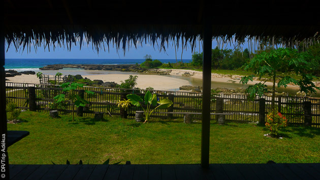 vue sur le spot de surf à Simuleu depuis votre bungalow