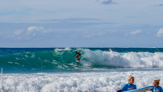 Près de Corralejo, surfez des vagues adaptées à votre niveau et progressez avec votre moniteur