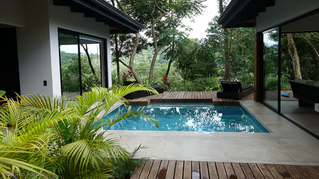 Profitez de la piscine de votre villa de rêve au Costa Rica