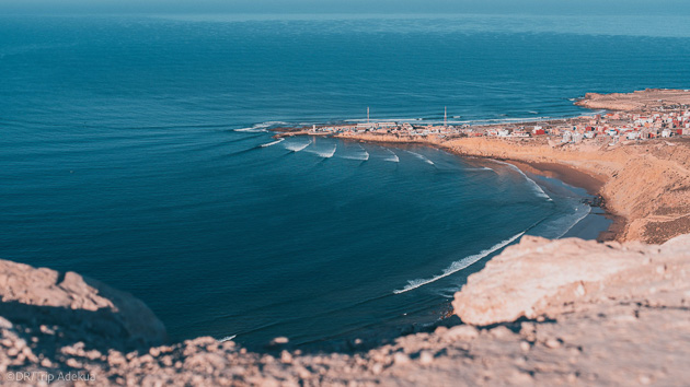 Explorez la baie d'Ismouane pendant votre séjour surf au Maroc