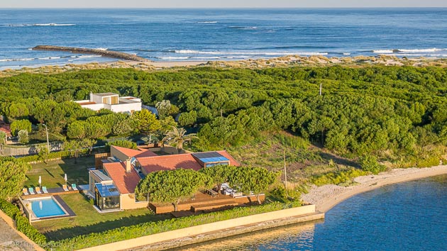 Surf trip de rêve avec hôtel tout confort et pension complète au Portugal
