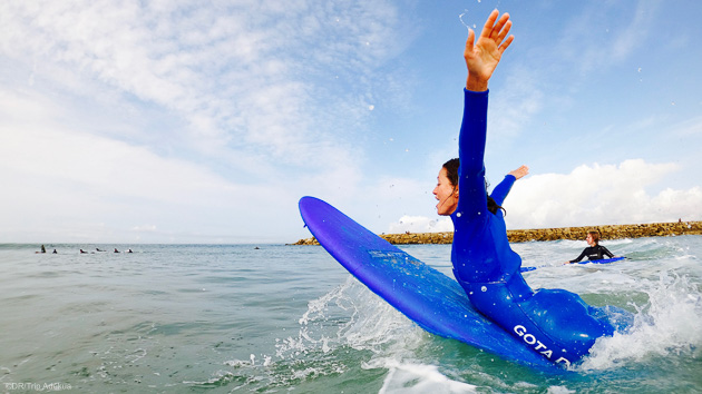 Débuter ou progresser en surf dans les vagues du Portugal