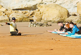 Surfez les belles vagues de Peniche au Portugal - voyages adékua