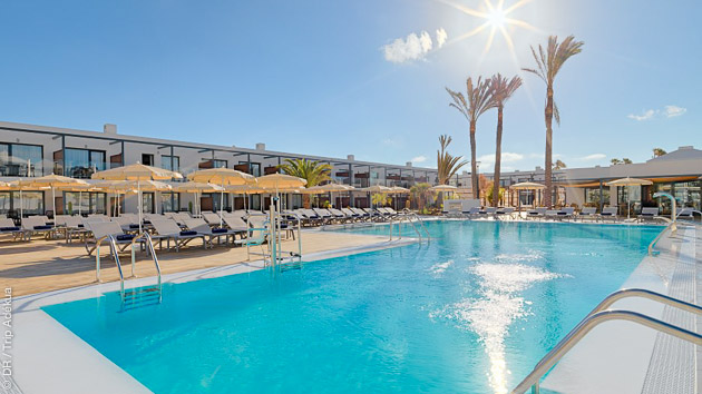 Séjour surf avec cours ét hébergement à Fuerteventura, idéal pour les familles