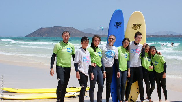 Stage de surf pour les ados, à Corralejo, et cours pour les parents