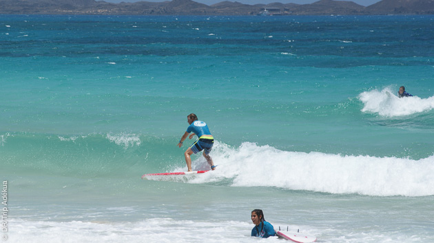 Vacances surf à Corralejo, aux Canaries, avec cours de surf pour 4 personnes