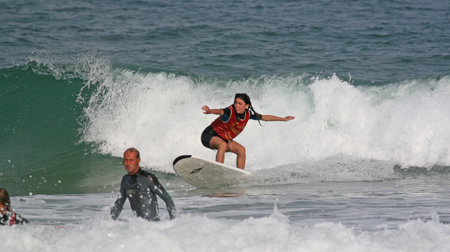 Progressez en surf dans les vagues du Pays Basque