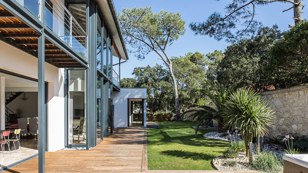 Jardin et jacuzzi pour un séjour de rêve dans les Landes