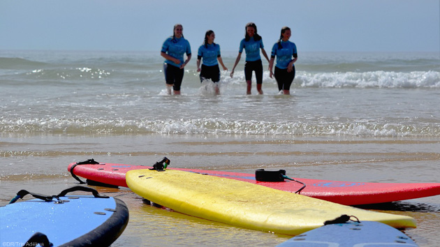 Des cours de surf pour progresser dans les vagues de Lacanau