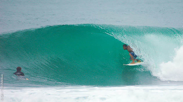 Cours de surf avec hébergement en villa sur le spot de Praia do Forte au Brésil