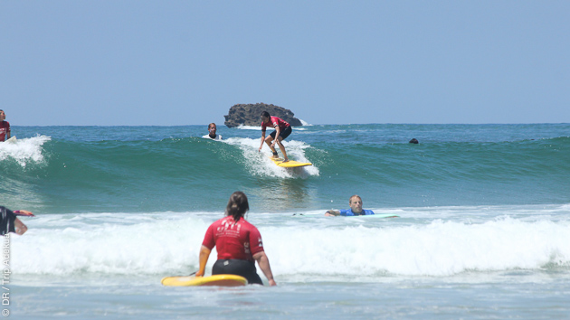 Cours et matériel de surf pour ce stage à Capbreton, pour tous niveaux