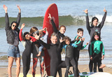 En famille, apprendre ou se perfectionner en surf en toute sécurité - voyages adékua