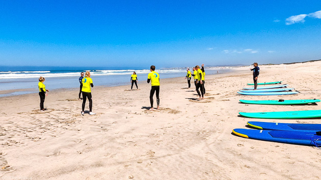 Un séjour idéal pour progresser en surf dans les vagues du Portugal