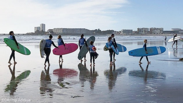 Cours de surf, matériel et hébergement pour vos vacances en Vendée