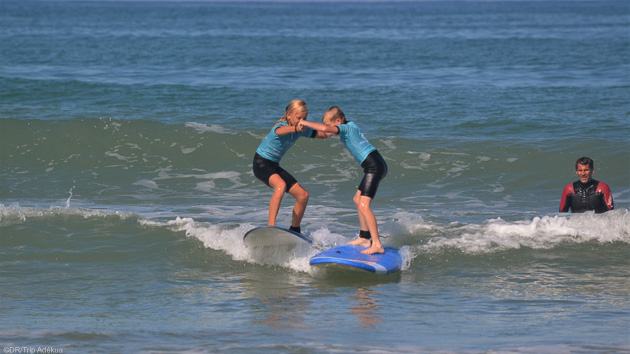 Progressez en famille sur les spots de surf de Lacanau