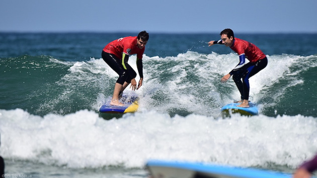 4 stages de 5 cours de surf pour vos vacances en villa de rêve dans les Landes